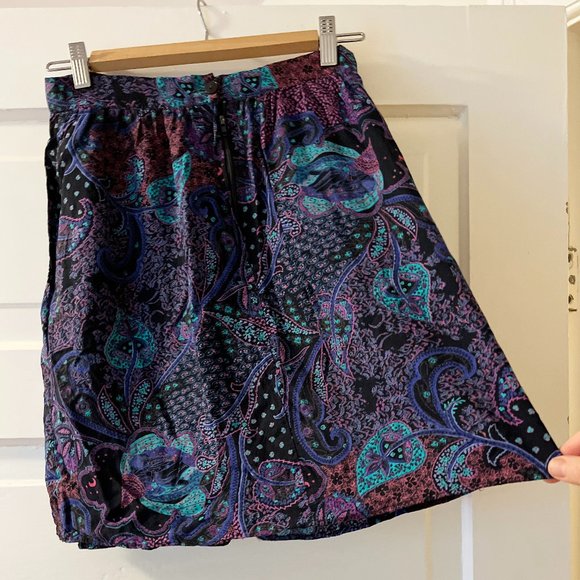 Purple, Black, and Green Paisley Vintage Skirt with Pockets - Size 2 - Rayon - Picture 1 of 6